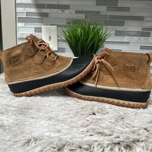 Sorel Tan & Black Waterproof Winter Boots | Women’s 7.5